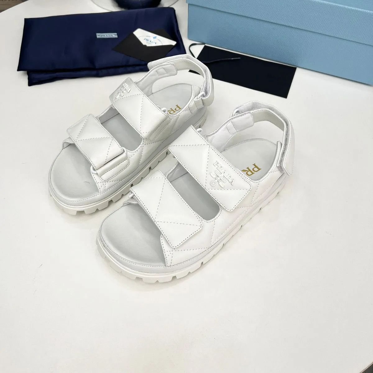 PRADA パデッドナッパレザー サンダル white