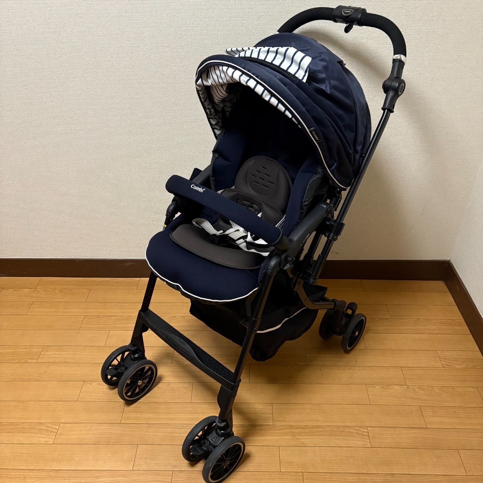 コンビ combi メチャカルハンディオート4キャスHG ソワレネイビー