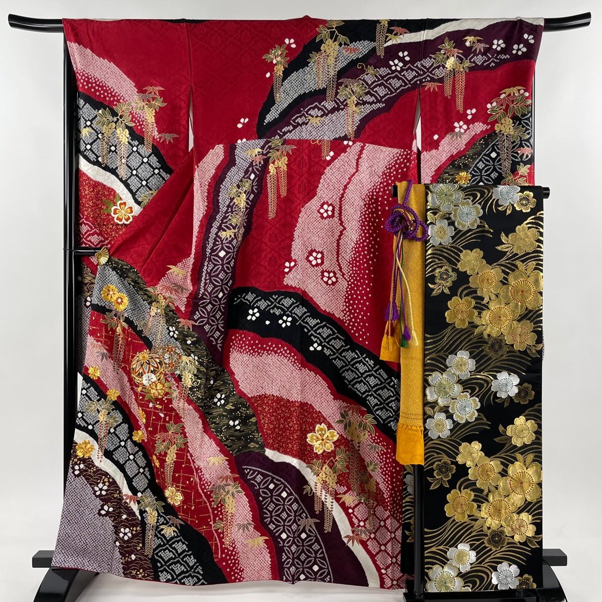振袖 身丈162.5cm 裄丈68cm L 袷 袋帯フルセット 手毬 草花 金糸 刺繍 赤 正絹 秀品