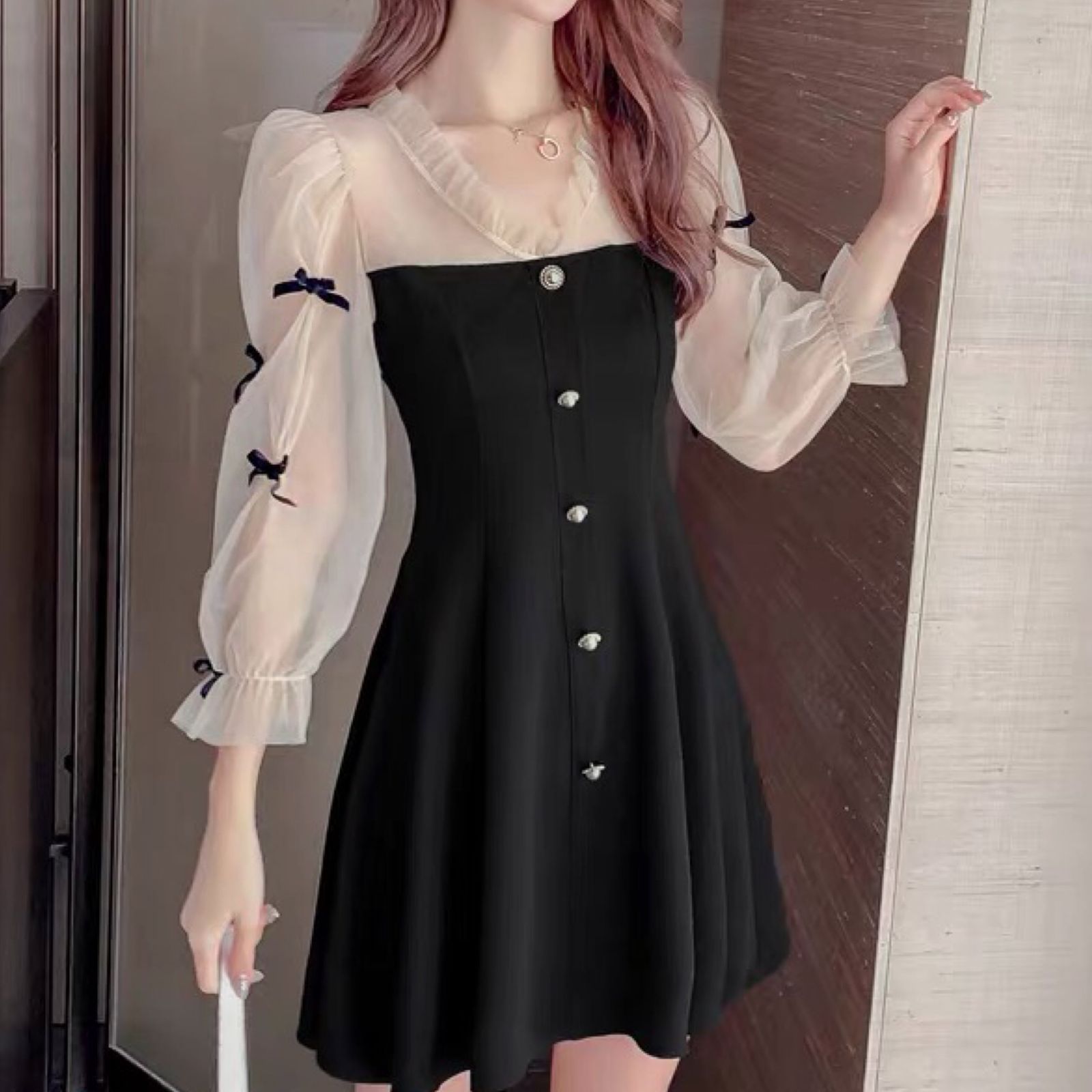 新品】フレンチガーリー♡Vネックシアー切り替えワンピース