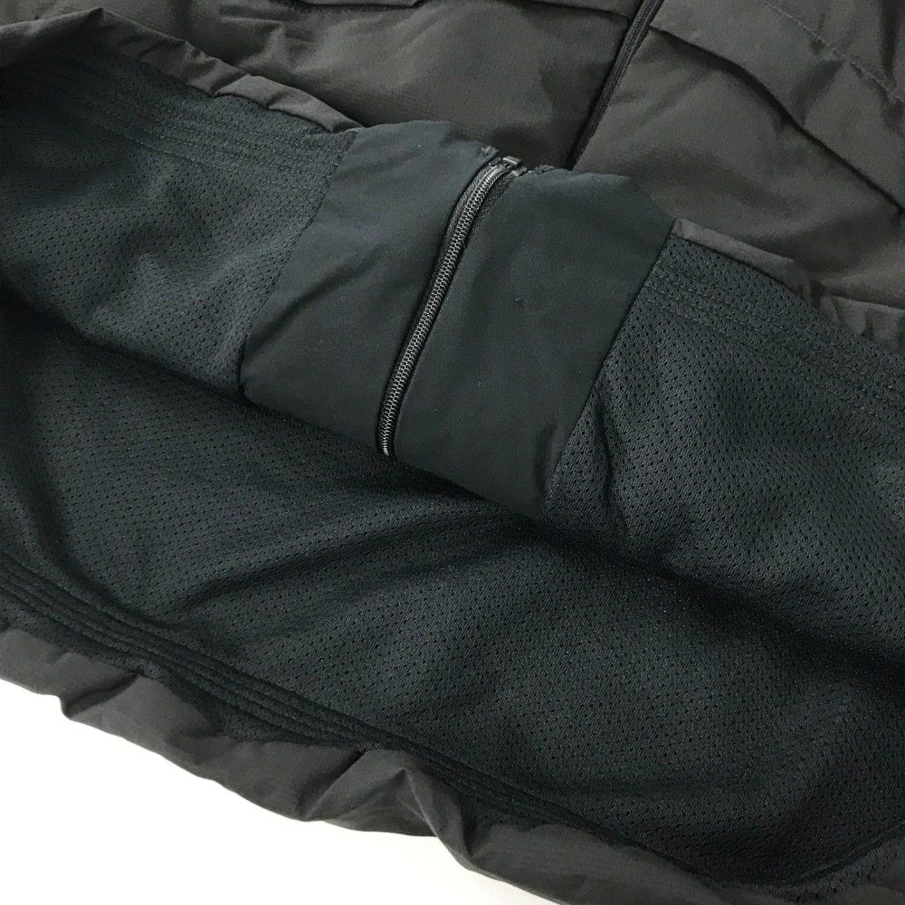 サイズ：L OAKLEY オークリー  ノーカラージャケット  ブラック系 [240101450456] ゴルフウェア メンズ ストスト サイズ：L OAKLEY オークリー ノーカラージャケット ブラック系
