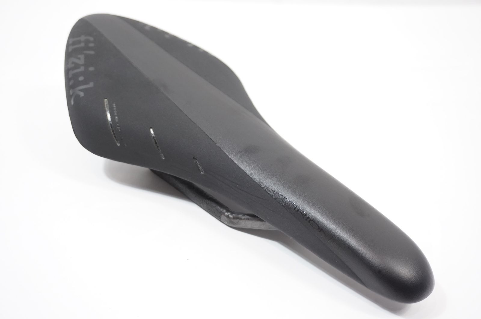 FIZIK 「フィジーク」 ARIONE R1 カーボン サドル / バイチャリ
