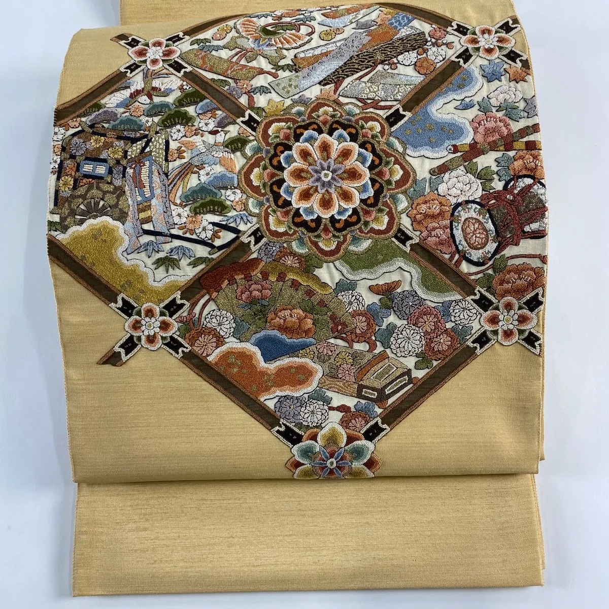 蒋雪英 落款 証明書付き　相良刺繍 黒灰 お太鼓柄 正絹 両面 蒋雪英 落款 証明書付き 相良刺繍 黒灰 お太鼓柄 正絹 両面 - メルカリ