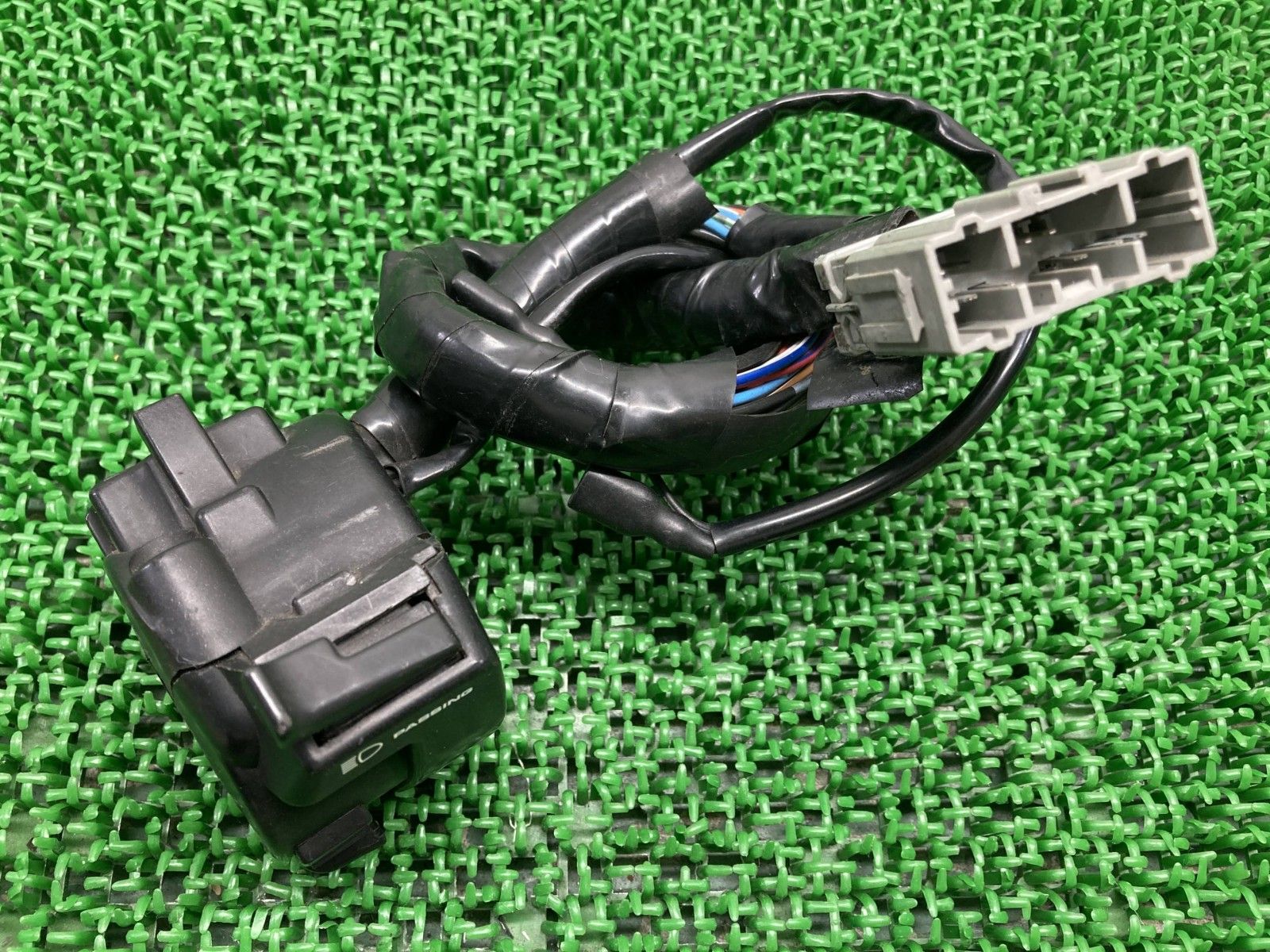 CBR1000RR ハンドルスイッチ 左 ホンダ 純正 バイク 部品 SC57 前期 スイッチボックス 割れ欠け無し 品薄 品 vG