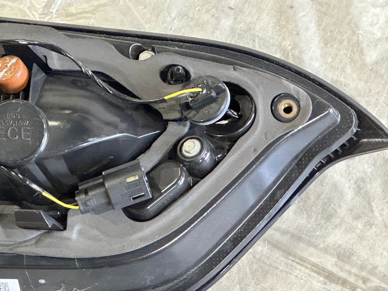 ジープ JEEP チェロキー KL 後期 LED 右側 テールランプ テールライト テールレンズ ゲート側のみ 68336336AH 品 動作 済み 現状品 FFCRYSTALESIA_COM