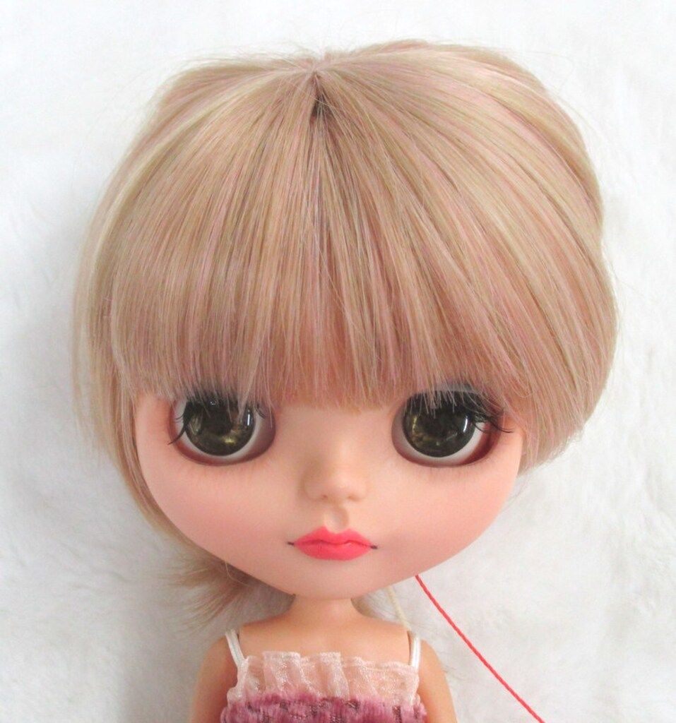 ネオブライス カスタムブライス スリーピングアイ 金髪ウルフ ピンクコーデ