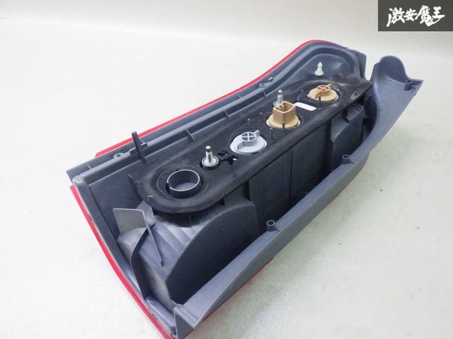 トヨタ 純正 NCP165 プロボックス テールライト テールランプ