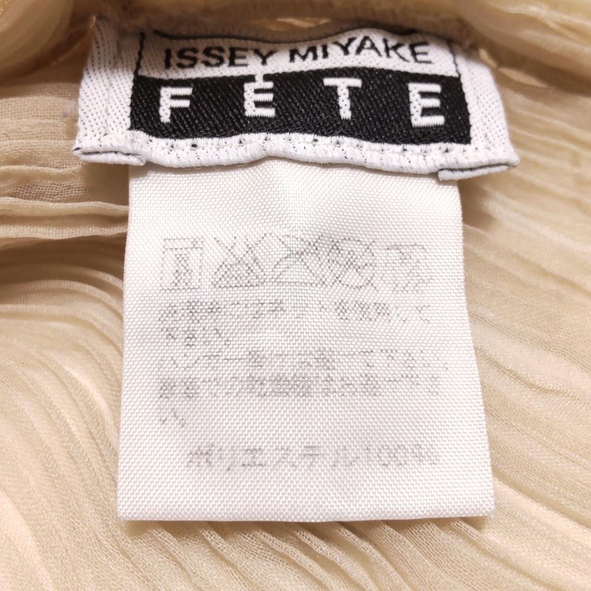 ISSEY MIYAKE FETE イッセイミヤケフェット 長袖カットソー サイズ2 M レディース - ベージュ タートルネック|プリーツ|シースルー NICORILABO_COM