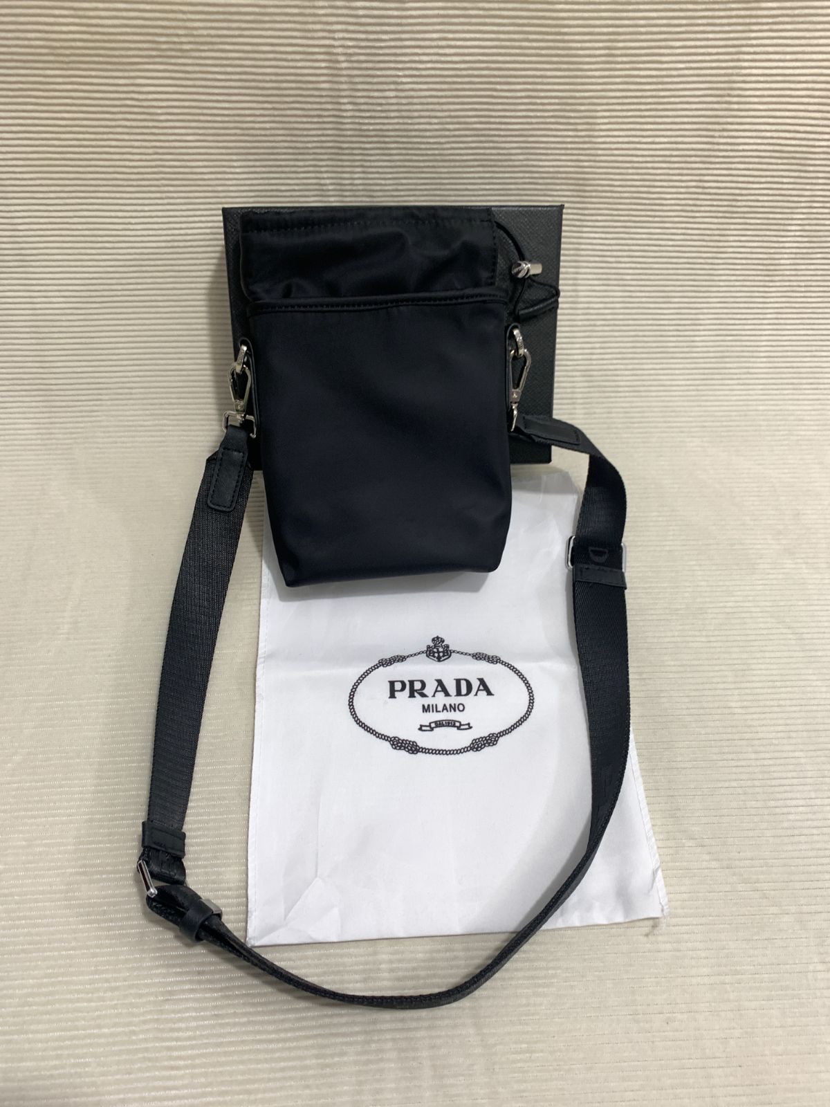 本命ギフト ショルダーバッグ☆男女兼用☆ 【箱付き】PRADA プラダ ...