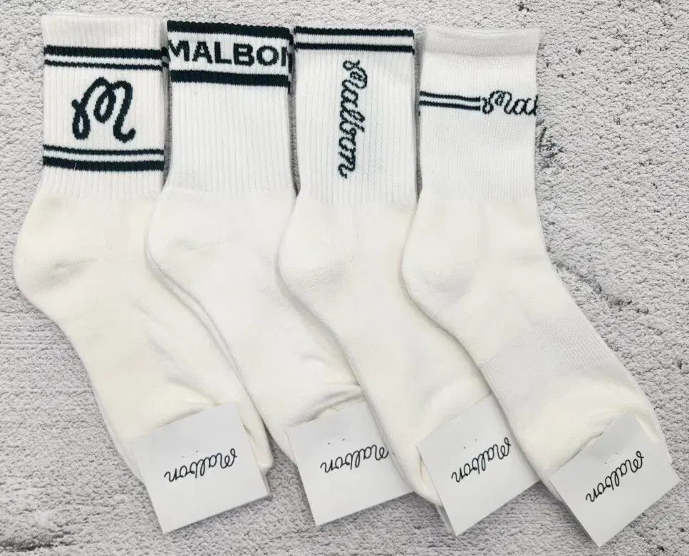 Malbon Golf 上下コーデ 36ロゴ入り 刺繍✨ホワイト系⛳美品 Malbon Golf(マルボンゴルフ) ホワイト 靴下 - メルカリ