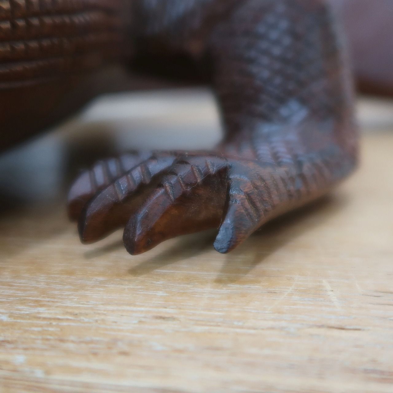 コモドドラゴンの木彫り 50cm コモドオオトカゲの置物 爬虫類の