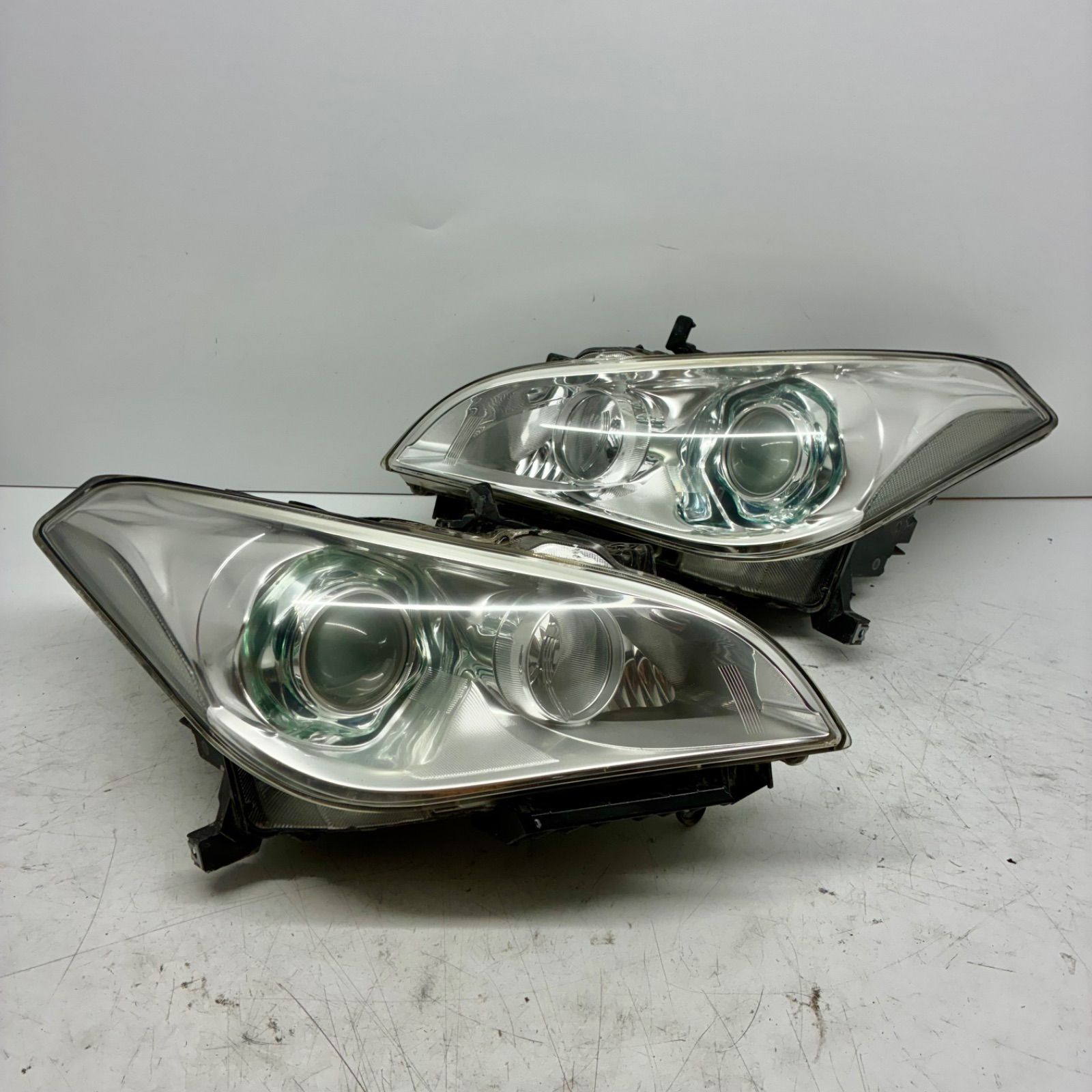 日産フーガ Y51 KY51 HY51 KNY51 前期 HIDヘッドライト左右