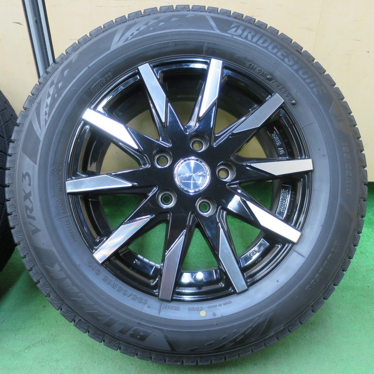 バリ溝！195/65R15 スタッドレス ブリヂストンVRX3 バリ溝！23年
