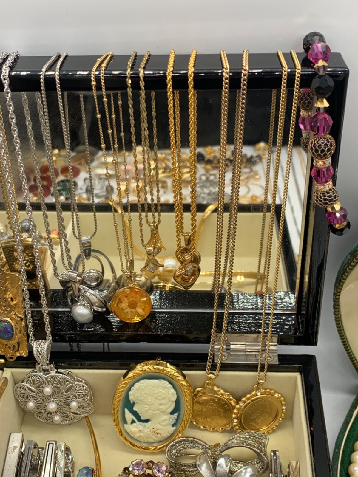 アクセサリーセット（ネックレス、イヤリング、ブローチ、リング）　遺品整理 遺品整理】アクセサリーセット(イヤリング・コイントップ