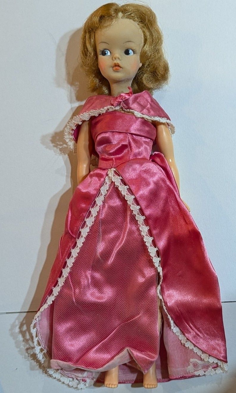 【お値下げしました】赤いドレスを着たタミーちゃん め*。様 タミーちゃん 人形 赤いドレス レトロ ドール 着せ替え