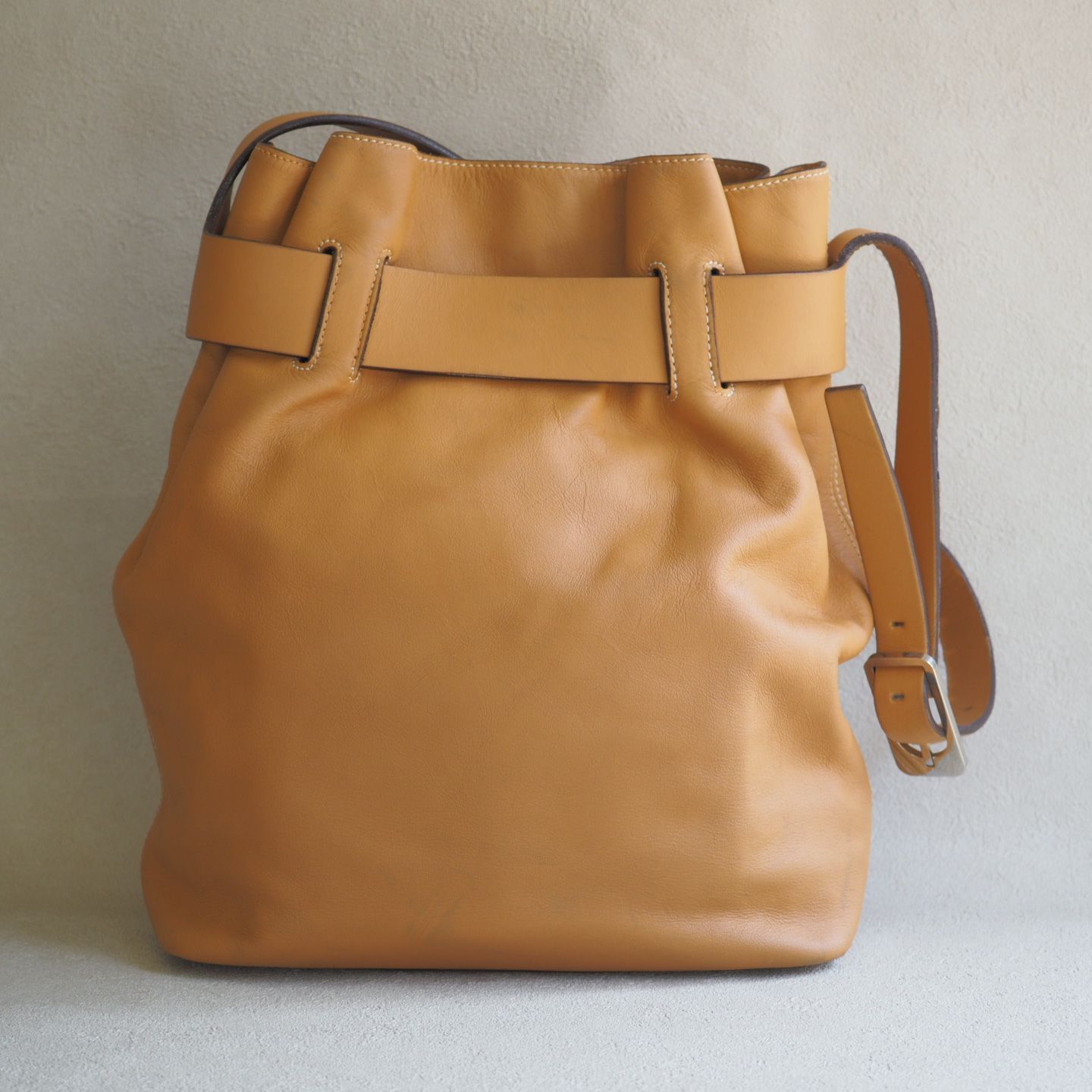 LOEWE レザーショルダーバッグ ベージュ LOEWE レザーショルダーバッグ ベージュ 楽天市場】ロエベ loewe