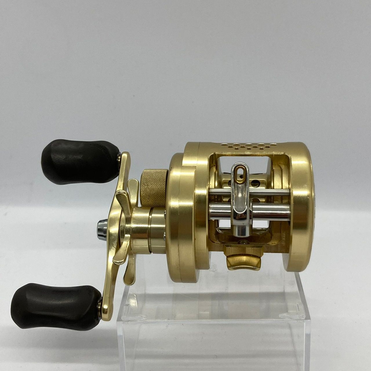 SHIMANO シマノ 01カルカッタコンクエスト 100 右 - cecati92.edu.mx