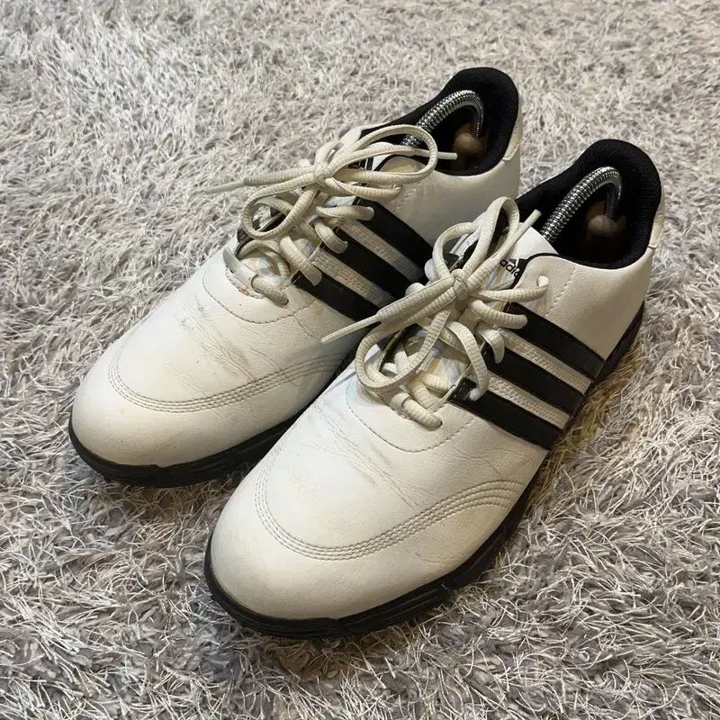 adidas(アディダス) 三本線 ゴルフシューズ 四捨五入 255 G03460