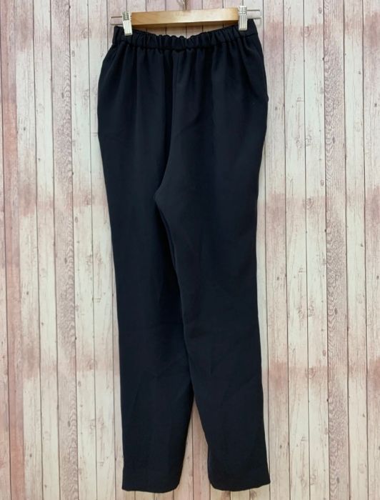 テーパードパンツ