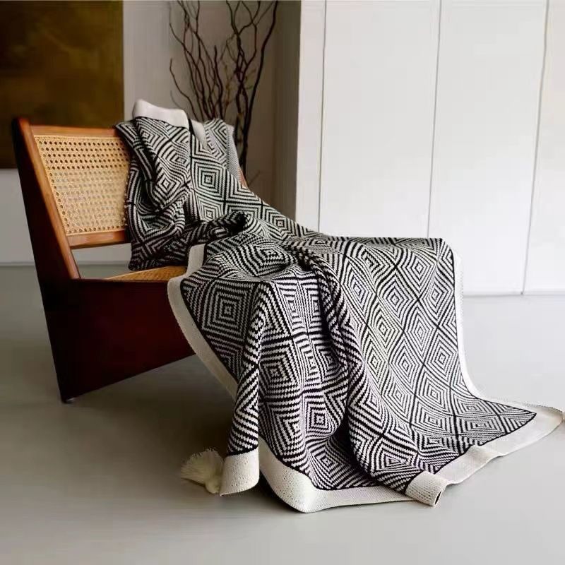 ニットの毛布とソファの毛布と昼寝のins北欧風の砂のマットに部屋を飾った ニットの毛布とソファの毛布と昼寝のins北欧風の砂の