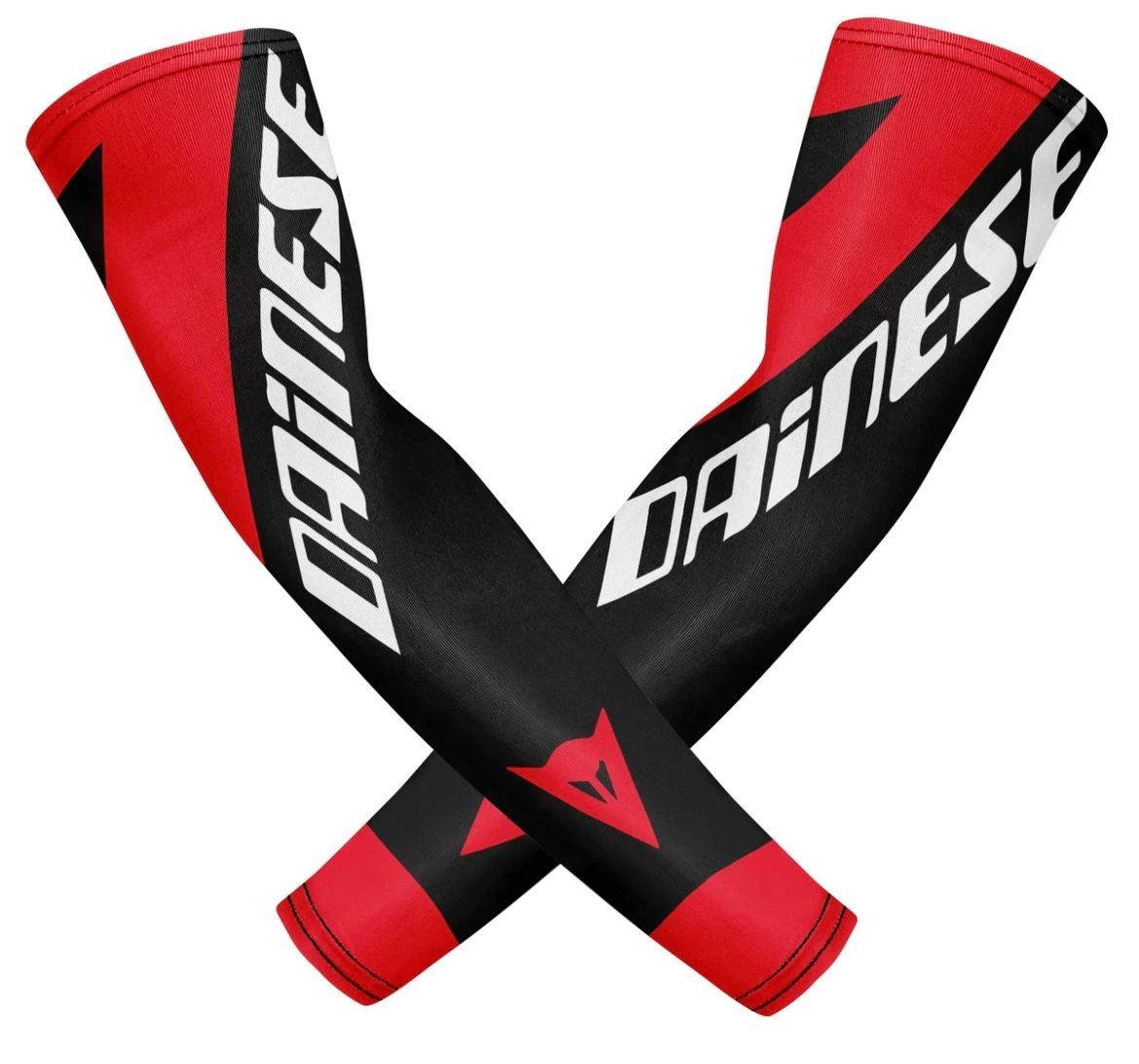 Dainese ダイネーゼ　アームガード　美品 D-CORE ARM”再入荷しましたっ！