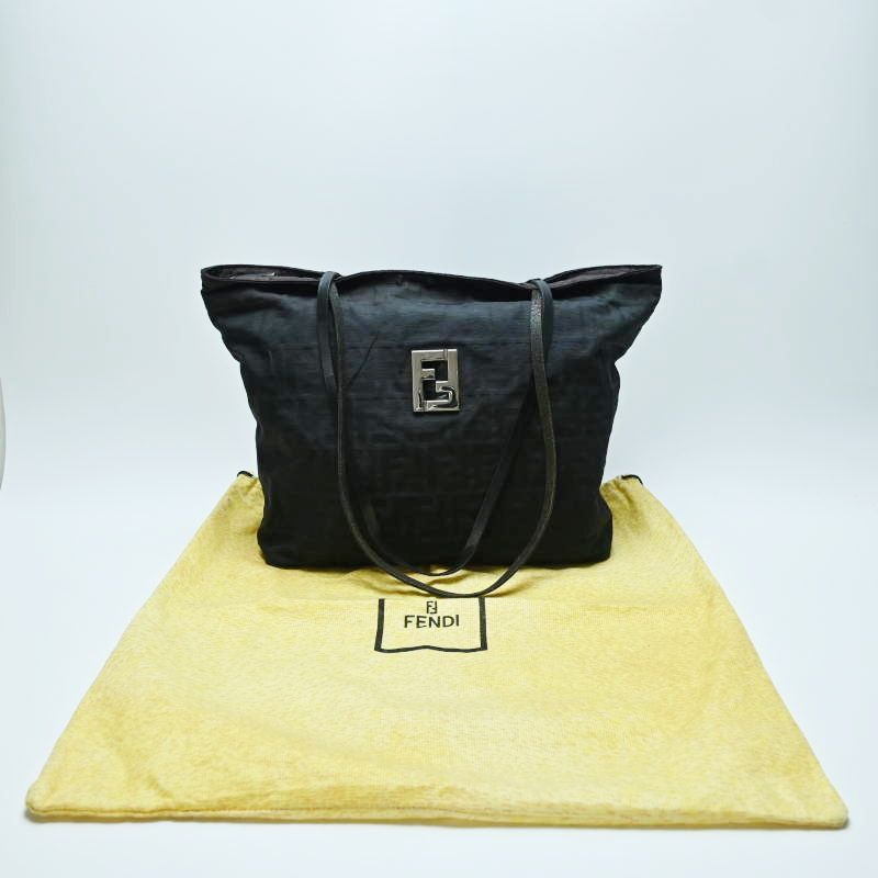 FENDI ロゴトートバッグ ナイロン ブラック フェンディ イタリア製 FENDI フェンディ FFロゴ金具 ナイロン×レザーバッグ 15321