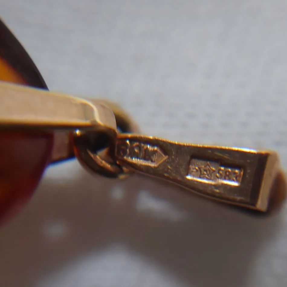 在庫整理セール中】琥珀 ネックレストップ 金 583 8rk 刻印 - メルカリ