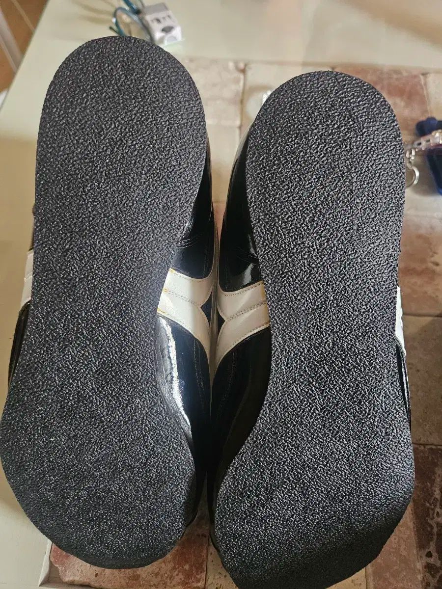 ミッド ブラック