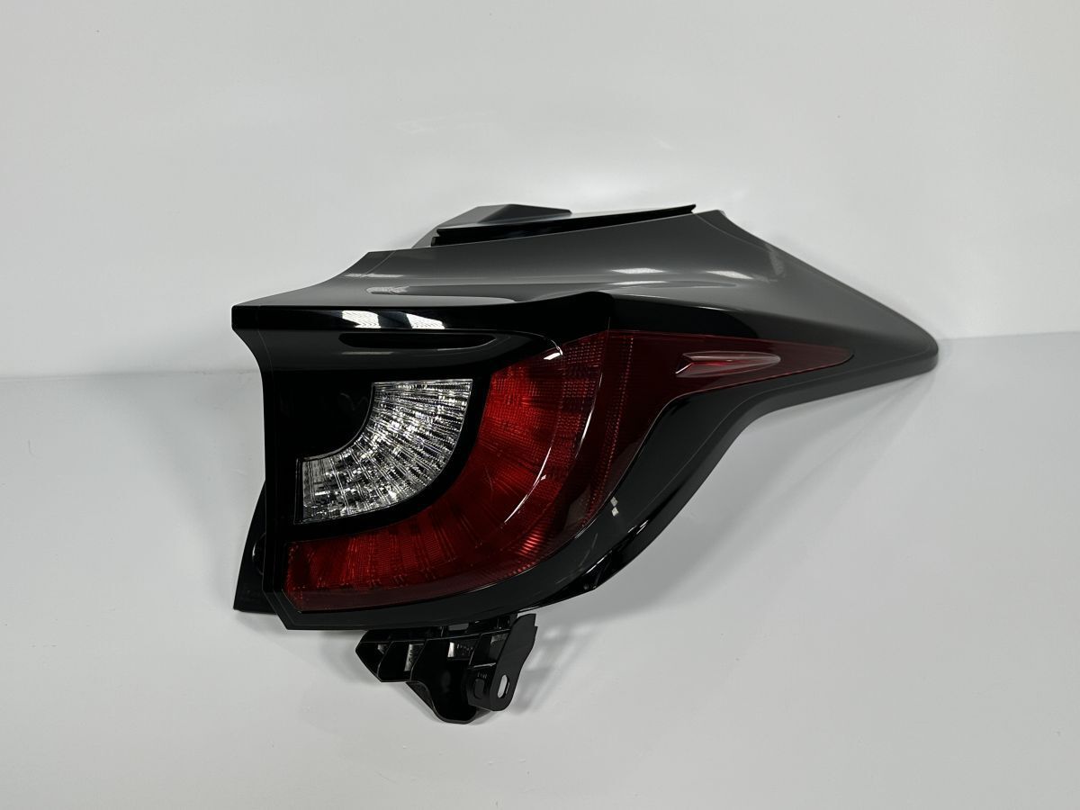 破損キズなし 低走行 ヤリス MXPA10 MXPA15 KSP210 MXPH10 MXPH15 純正 右テールランプ テールライト RH 81551-K0010 K0-9 管理31827