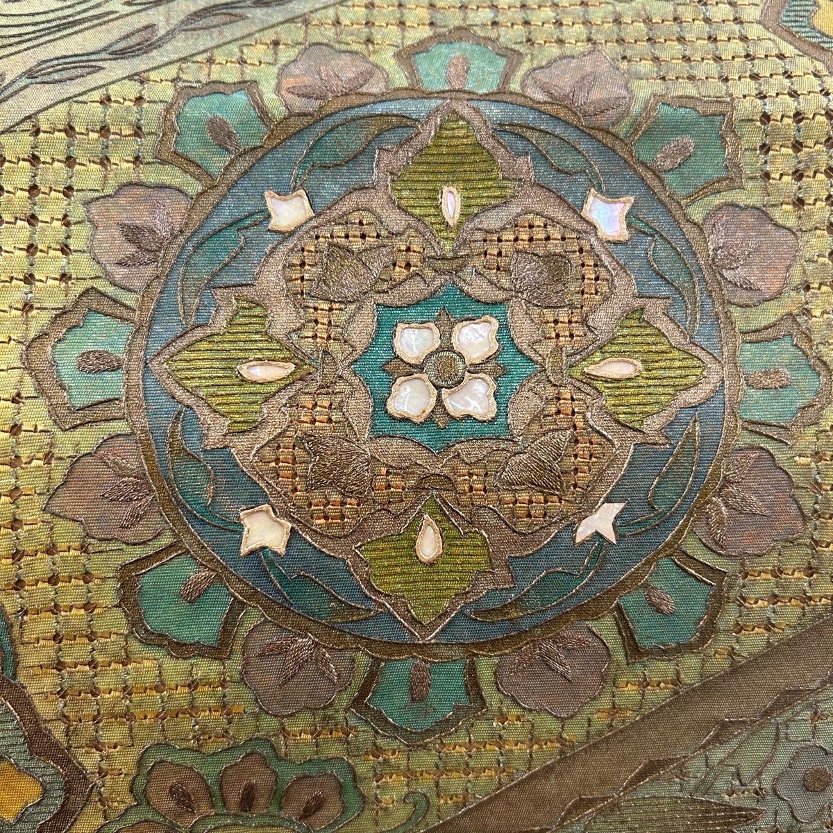 【美品】袋帯 螺鈿 宝相華 金色 お太鼓柄 袋帯 名品 華文 草花 螺鈿 金彩 金色 お太鼓柄 正絹 【中古】 - メルカリ