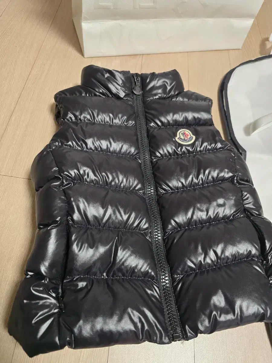 モンクレール ghany キッズ ダウンベスト 4 y