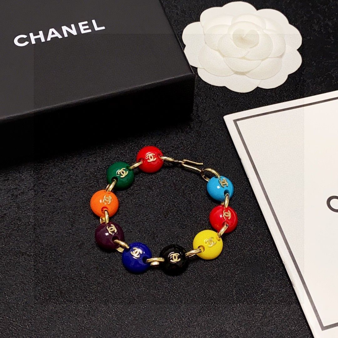 【優美な存在感】CHANELカラービーズブレスレット 今日特価】Chanel 最新モデル ダブル C カラフルビーズ ピーポー