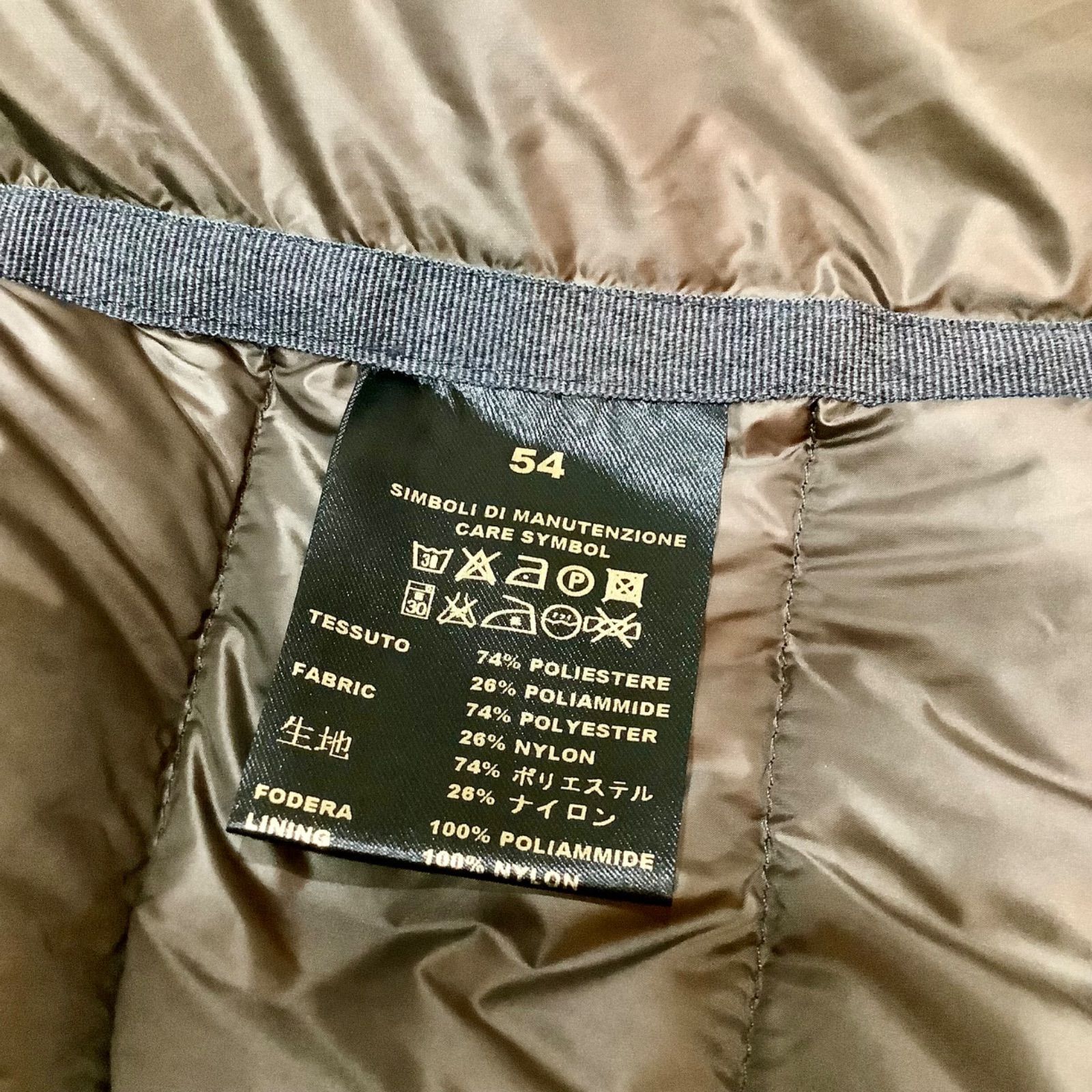 グレー