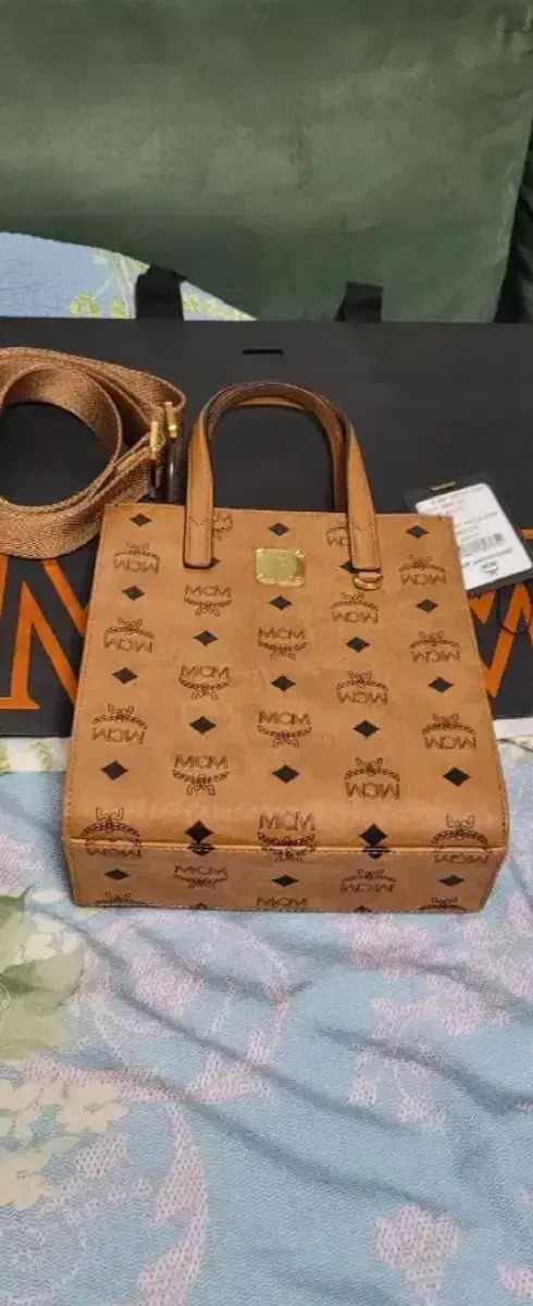MCMボストンバッグ　ホワイト　美品 旅行用バッグ MCM（エムシーエム） エム シー エム ヴィセトス モノグラム ミニ