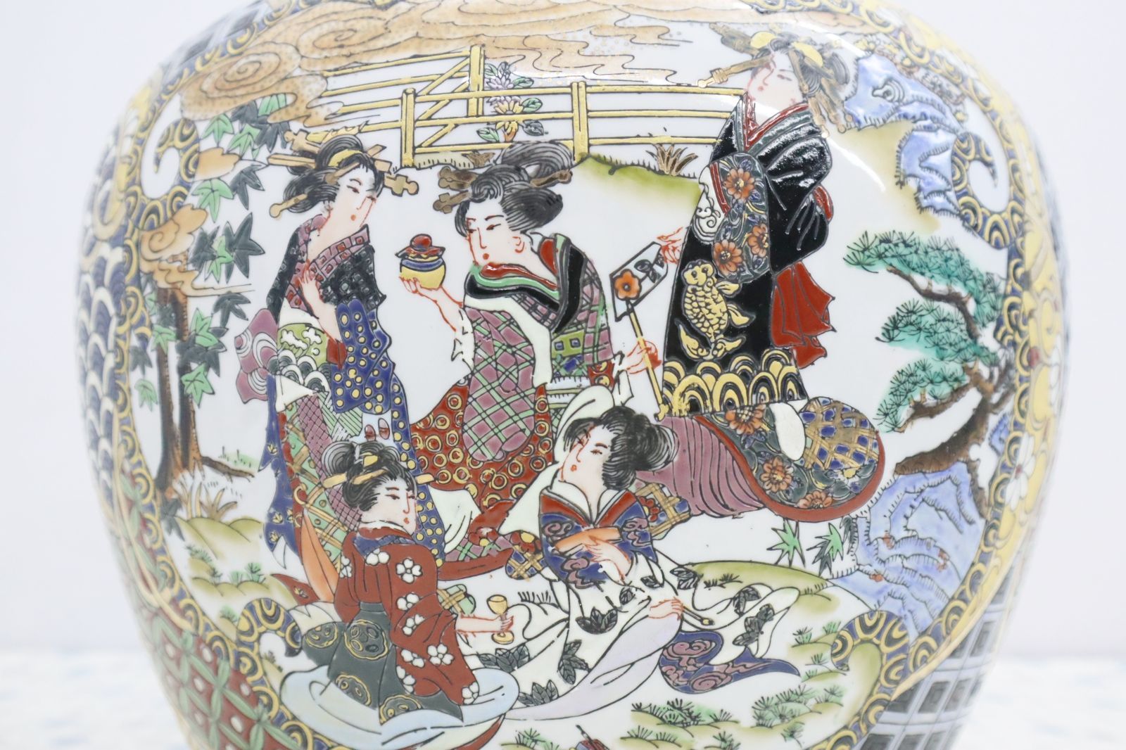 △ 骨董 古美術｜有田焼 吉國作 色絵金彩｜ 大壺 細密色絵｜花器