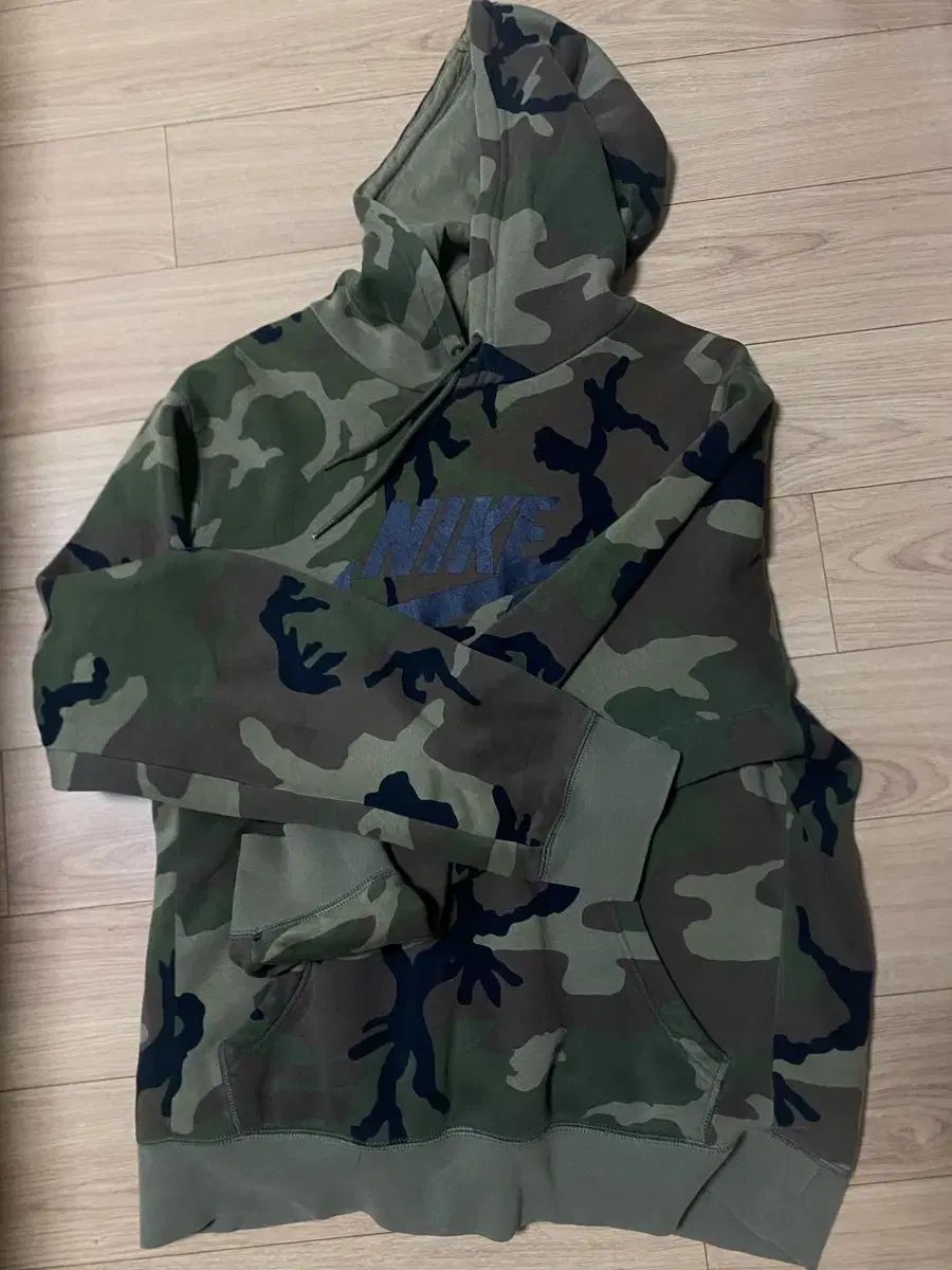 Nike(ナイキ） カモフラ フード付きTシャツ