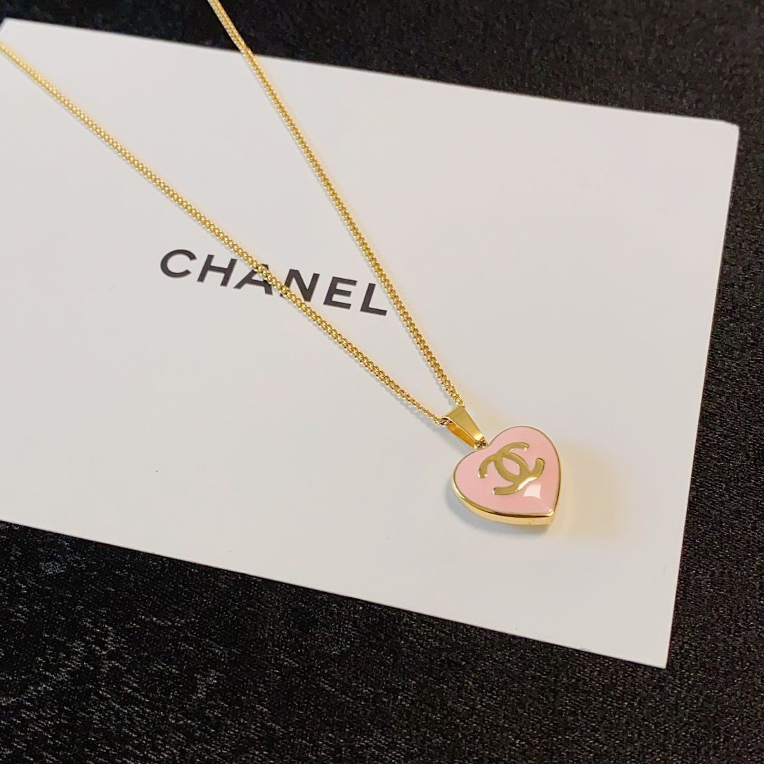 今日特価】CHANEL 最新ダブル C ピンクハートネックレス 送料