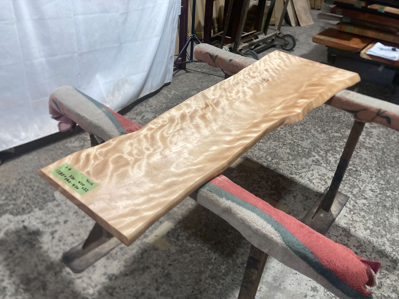 トチ9216 トチの木 一枚板無垢 乾燥材 1380x320-430x32mm カウンター 棚 テレビ台 カウンター センターテーブル 窓台 橡 栃 MARWIL-DEMENAGEMENTS_CH