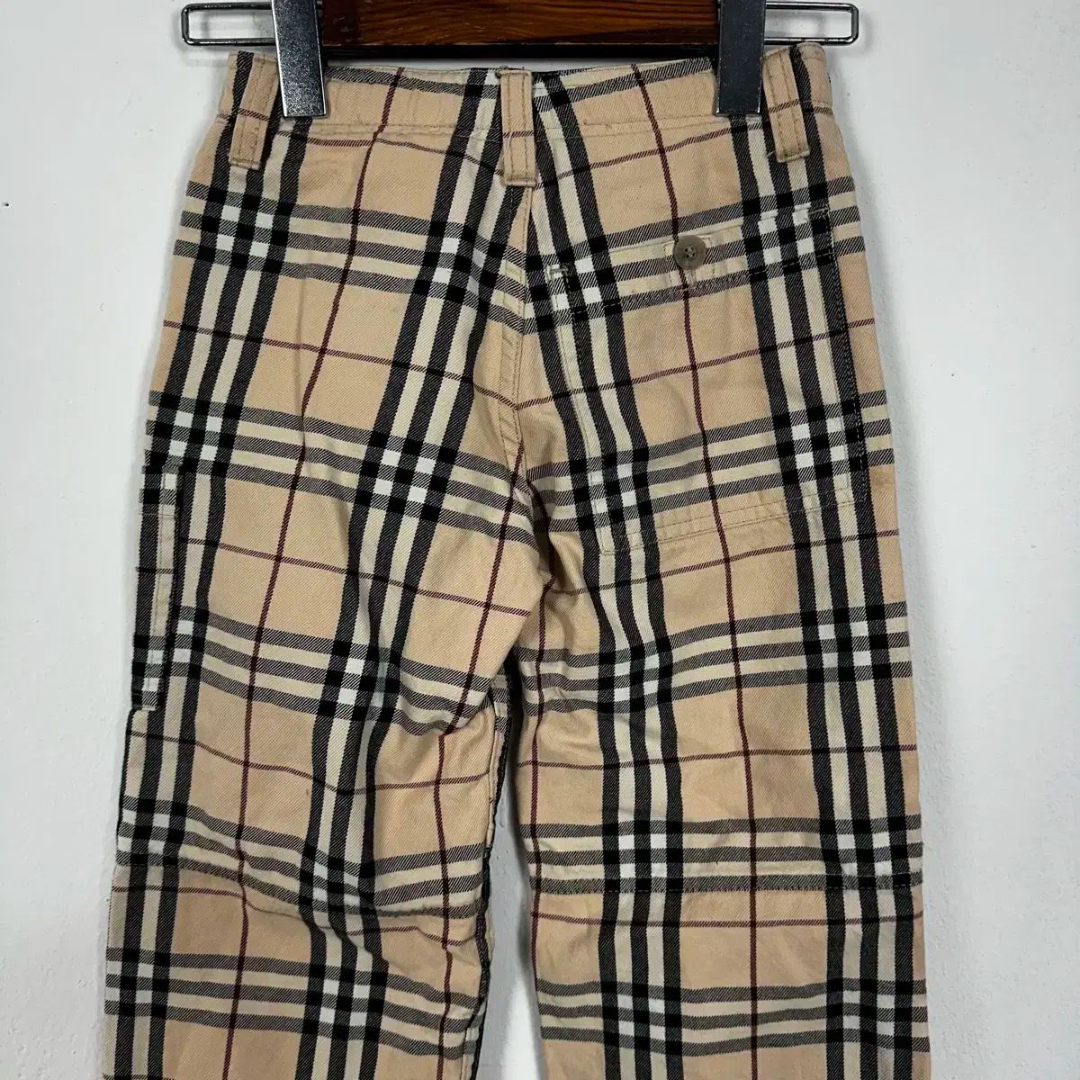 バーバリー　チェック柄カーゴパンツ 6Y BURBERRY(バーバリー ) 子供 チェック カーゴパンツ 6 サイズ J3