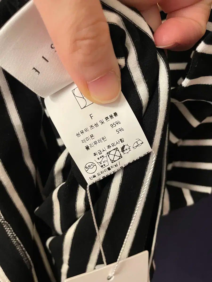 オフショルダー