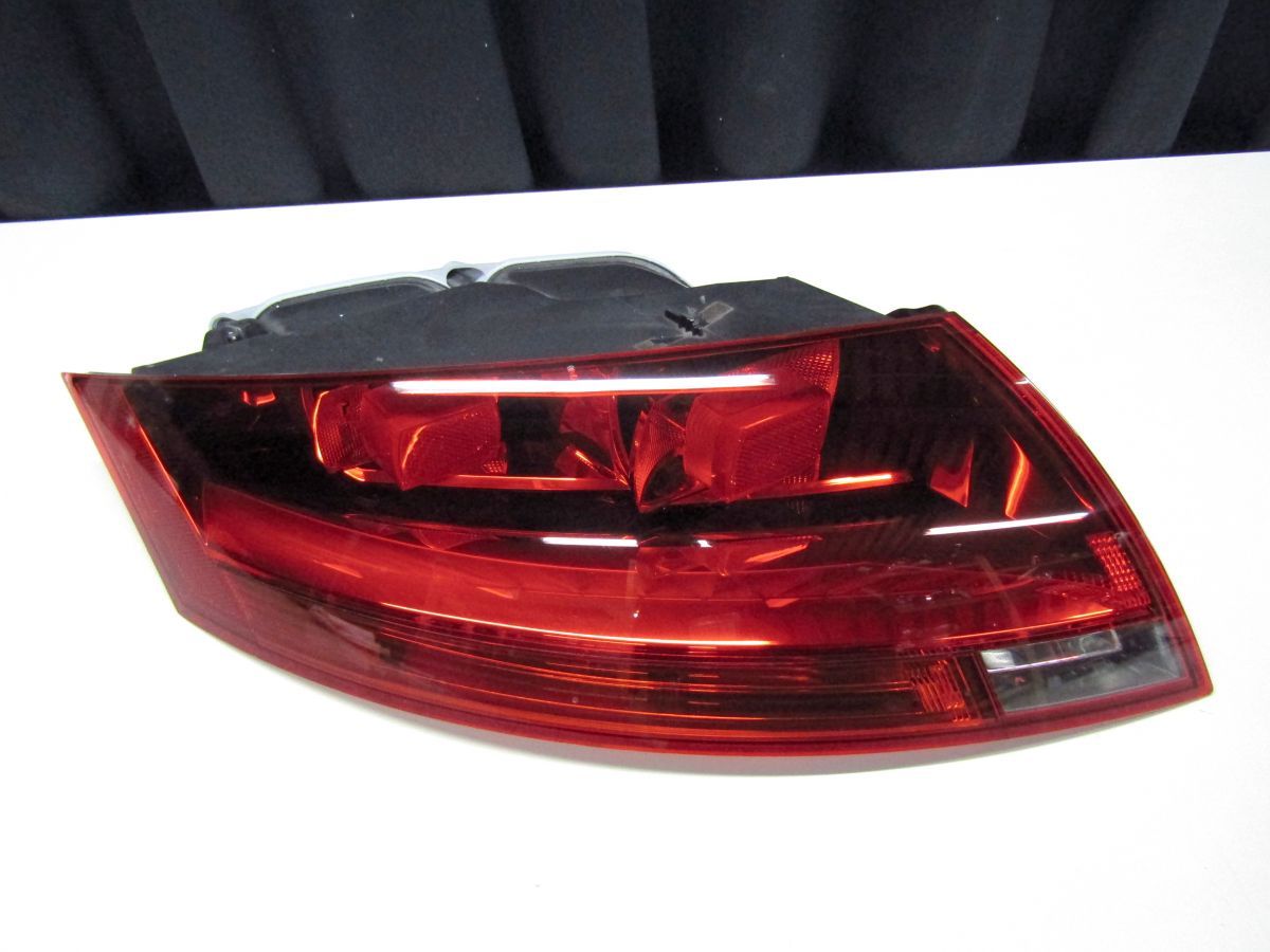 良品 @アウディ TT 8J 純正 右テールランプ 8J0945096C|か24 アウディ 8J TT純正 LED テールランプ 右側 8J0 945 096C Audi 24-1844