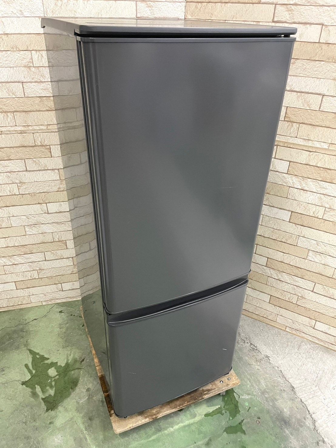 大阪送料無料★3か月保障付き★冷蔵庫★2ドア★MR-P15H-H★R-641 大阪送料無料☆3か月保障付き☆冷蔵庫☆2ドア☆MR-P15H-H☆R-641