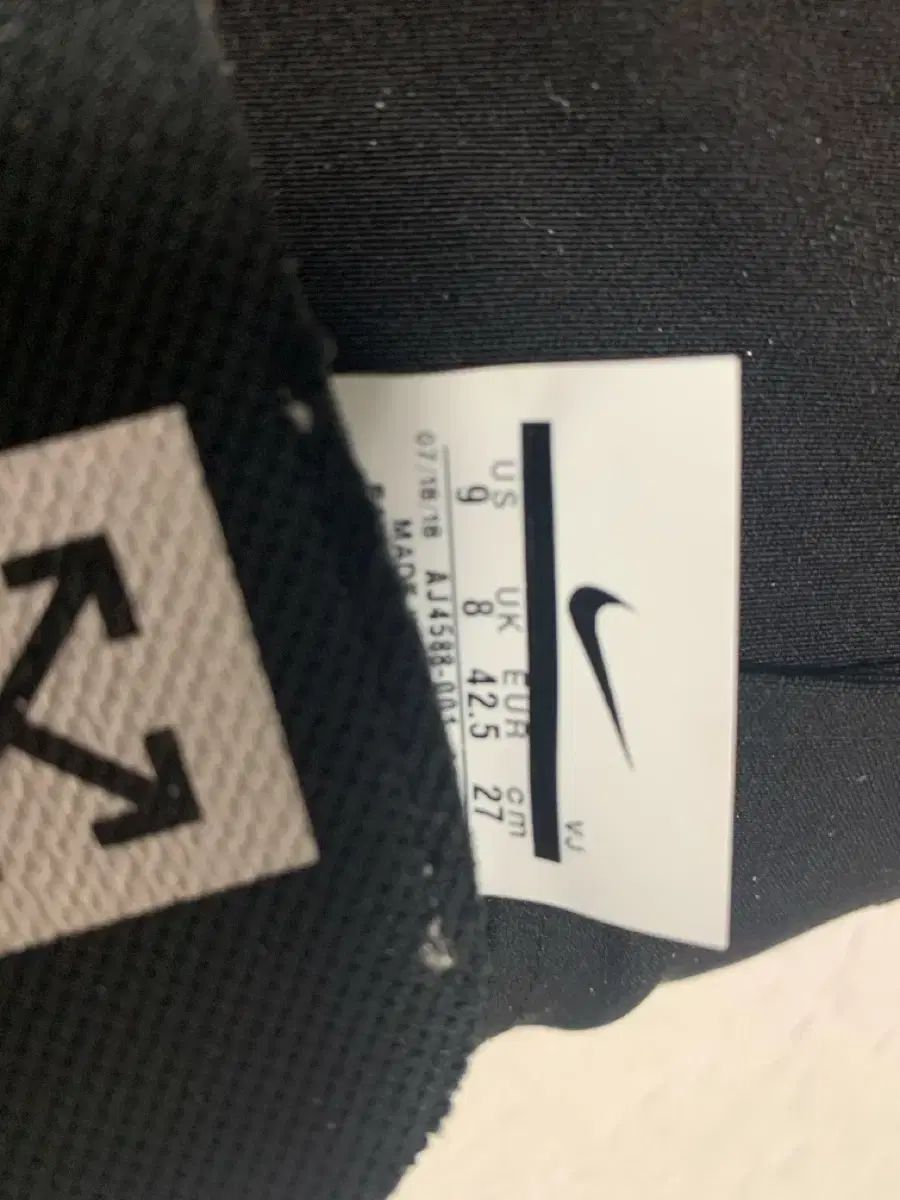 NIKE