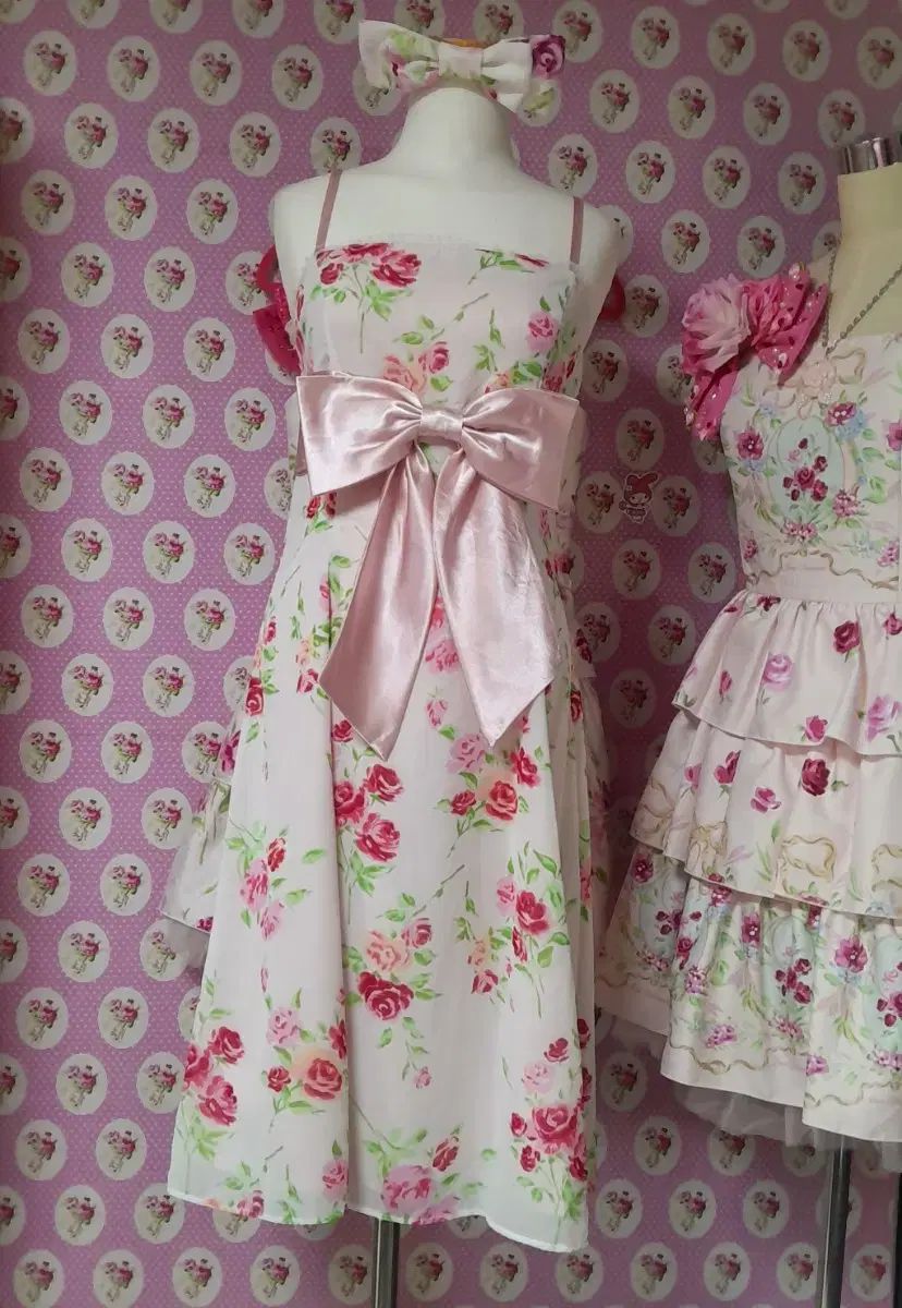 GlossybyROBEdeFLEURS/グロッシーキャミソールタイトミニドレス XSサイズあり【Glossy/グロッシー】ウエストカット/ ストーン