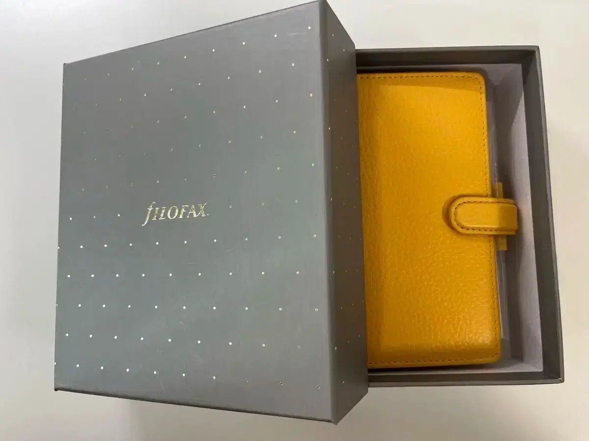 Armani ティンカーベル 商品番号108C Armani ティンカーベル 商品番号108C - メルカリ