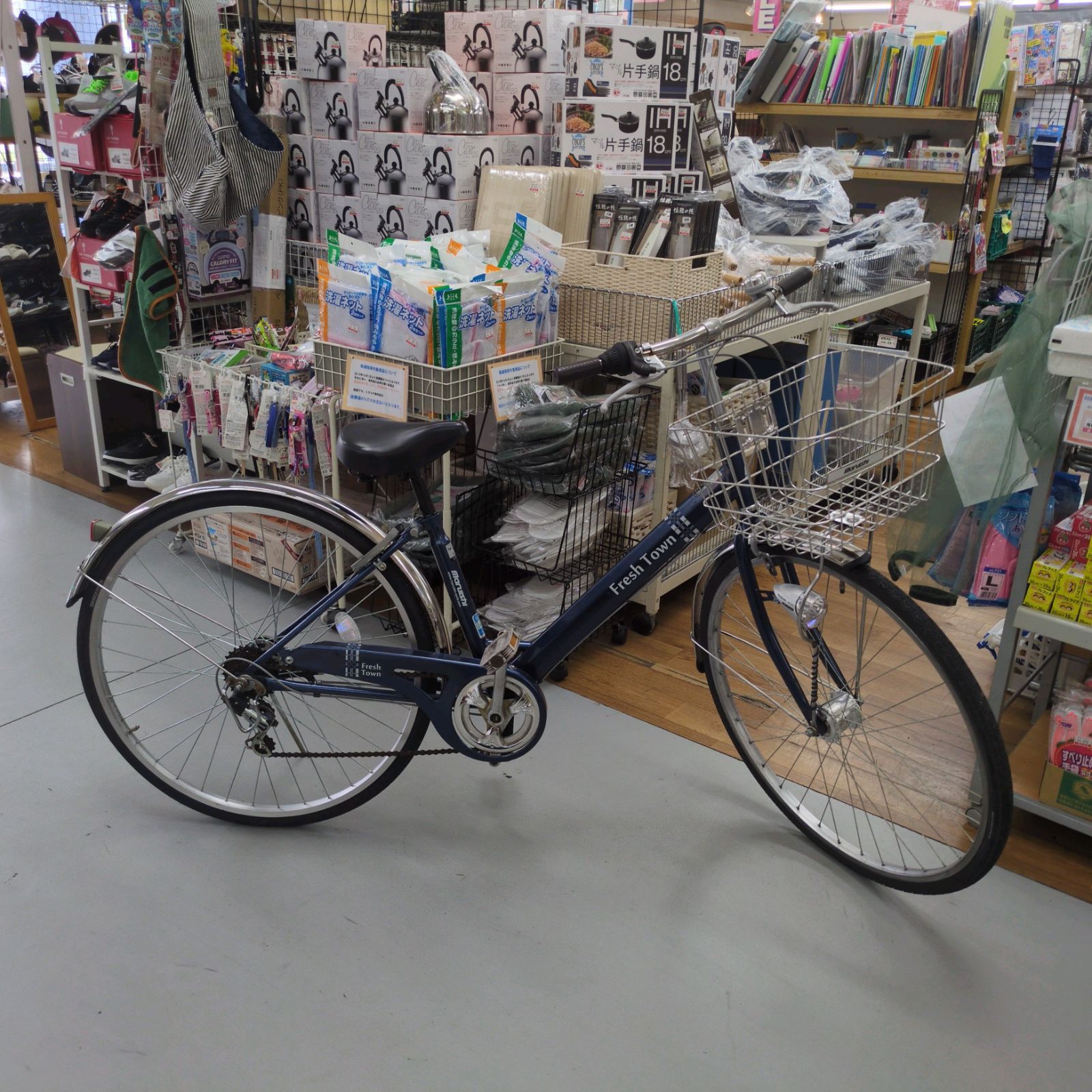 J021 ☆多少のキズ使用感☆軽快自転車☆Fresh Town☆6段☆LEDオート