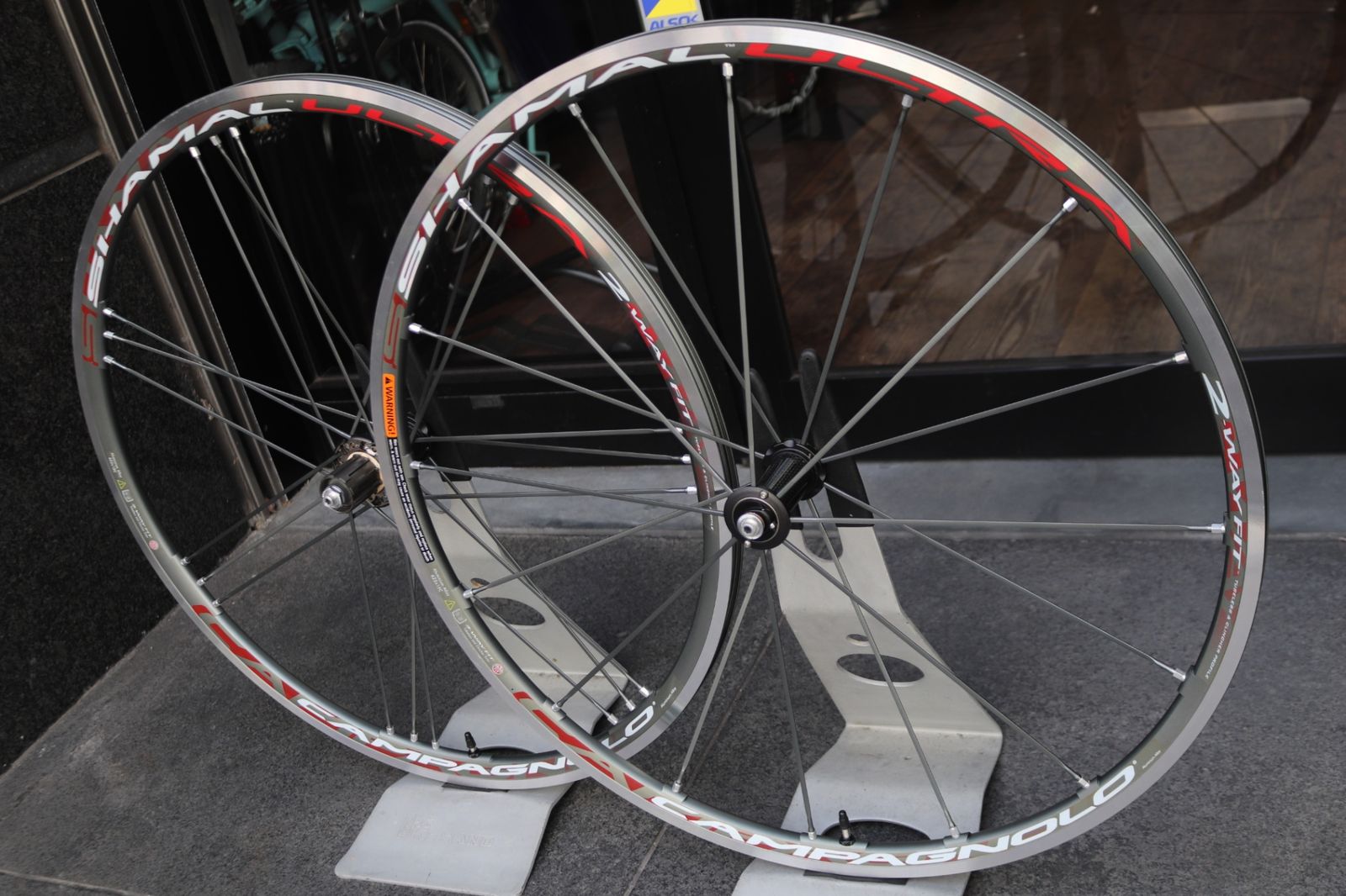 カンパニョーロ Campagnolo シャマル ウルトラ Shamal Ultra 2WAY-FIT チューブレス アルミ クリンチャー  ホイールセット チタングレー シマノ10S 未使用品 【東京南麻布店】 - メルカリ