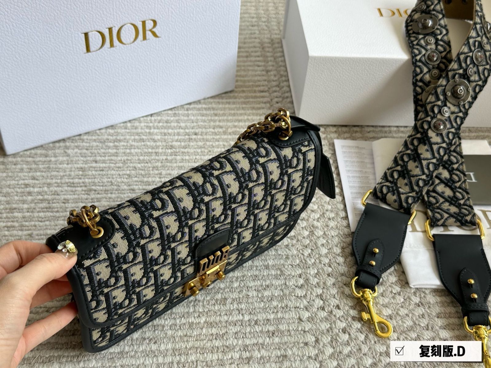 今日特価】Dior Addict Oblique Shoulder Strap Upgraded