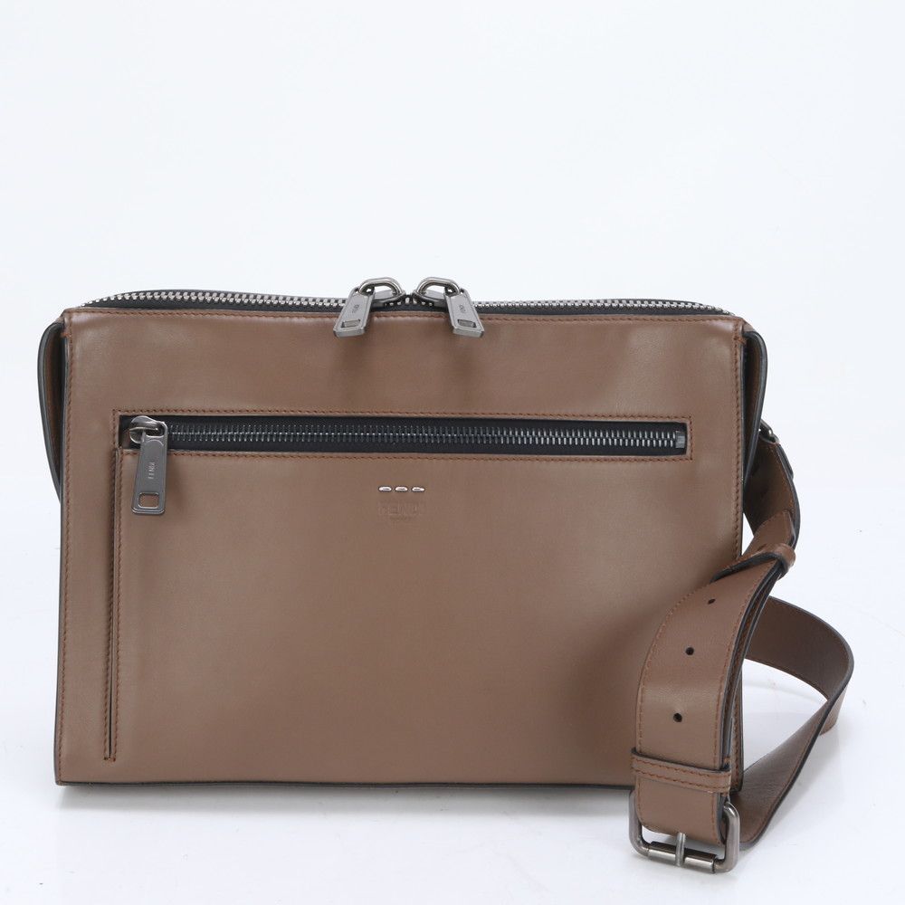 新品同様 フェンディ セレリア 7VA407 レザー ショルダーバッグ 斜め  