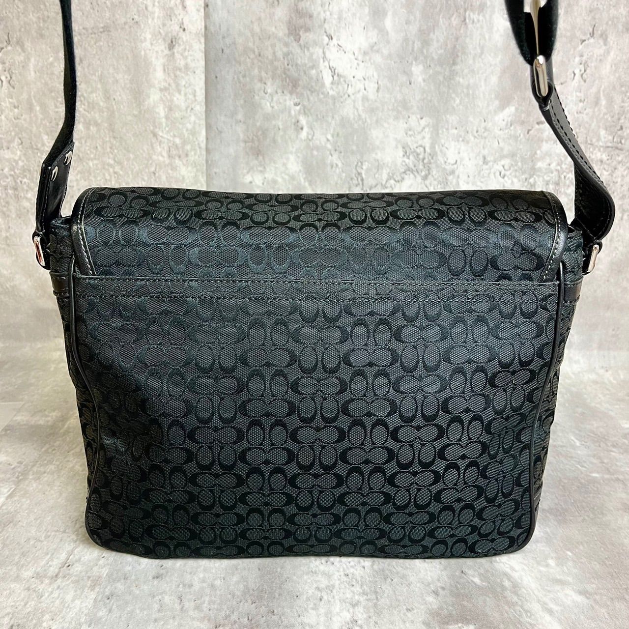 良品 コーチ ボディバッグ ショルダーバッグ シグネチャー ロゴ型押し